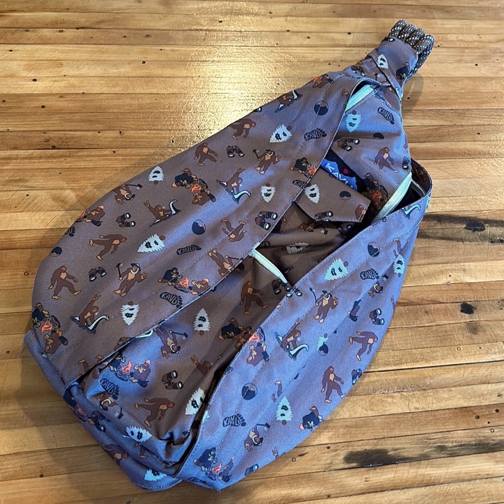 *RARE* Bigfoot / Sasquatch NWOT KAVU Rope Sling Bag. Proof he exists….LIKE NEW